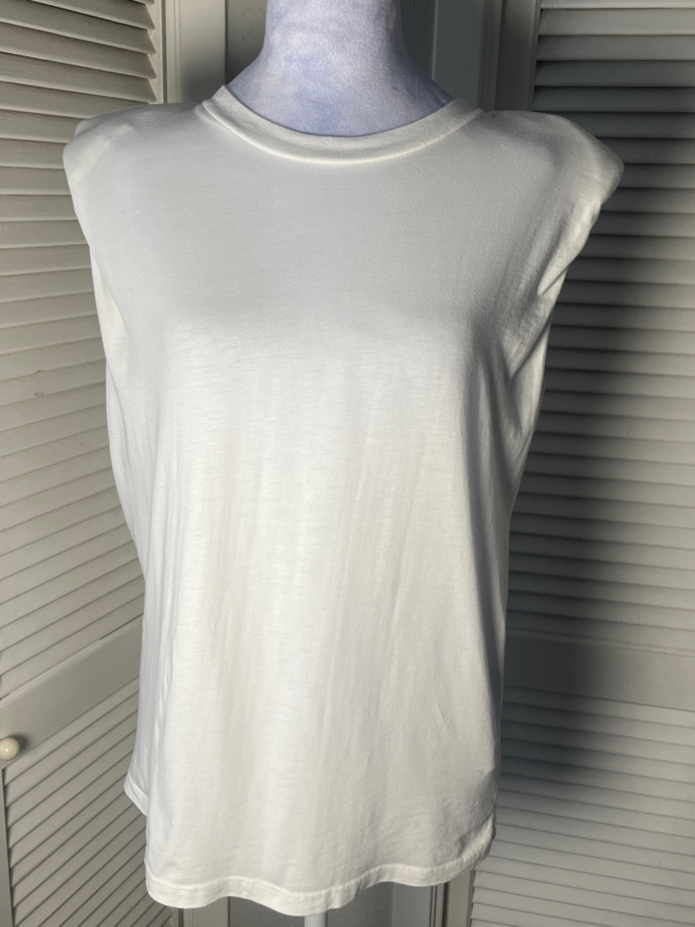 LE SUPERBE WHITE CAP SLEEVE Tee Shirt . Sz S 100%cotton